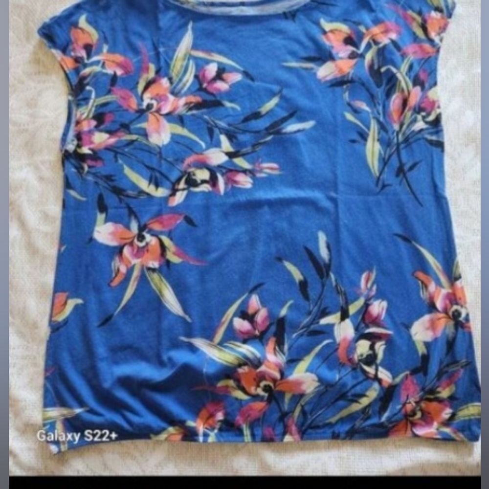 E42 St John's Bay Blue t shirt with floral pattern